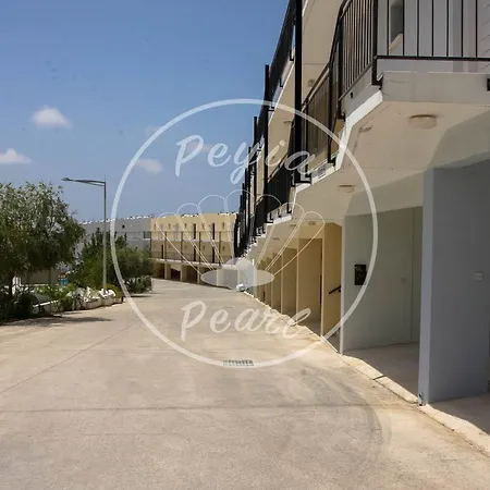 Pearl Apartment *